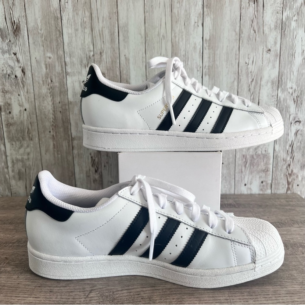 Adidas Low Top Superstars Size 7.5 - Picture 2 of 7